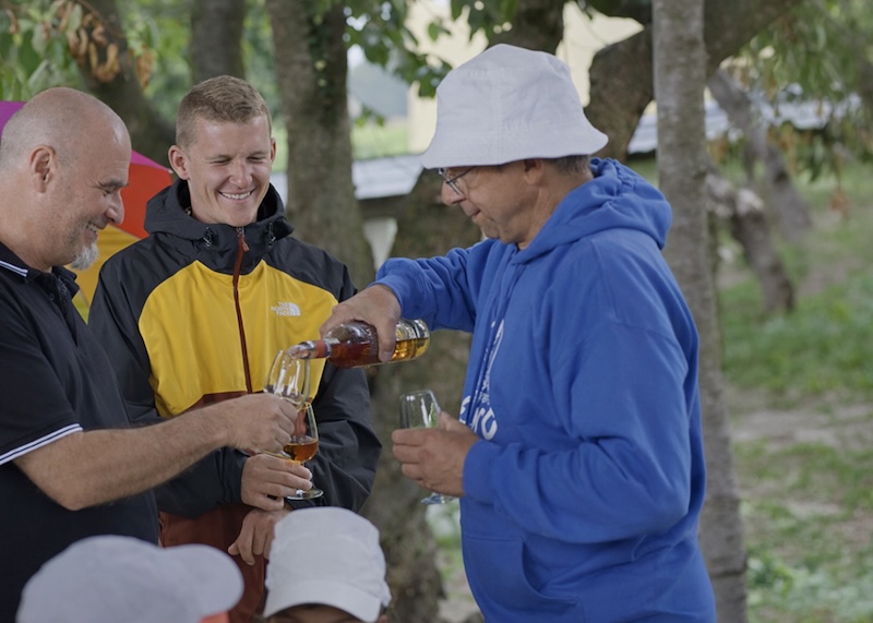Genuss und Freude bei der Weindegustation am Lindenhof in Buchberg – Simmler Buchberg Wein erleben 