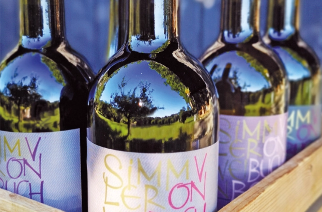 Weine auf dem Lindenhof in Buchberg während des Kultur bim Buur Programms – Veranstaltung mit regionalen Produkten und Wein